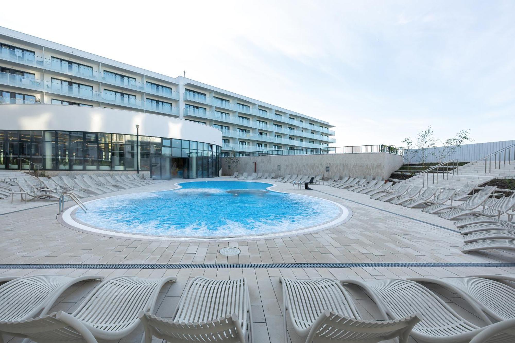 Family Apartment With Gym And Swimming Pool By Renters Prestige Kolobrzeg Dış mekan fotoğraf